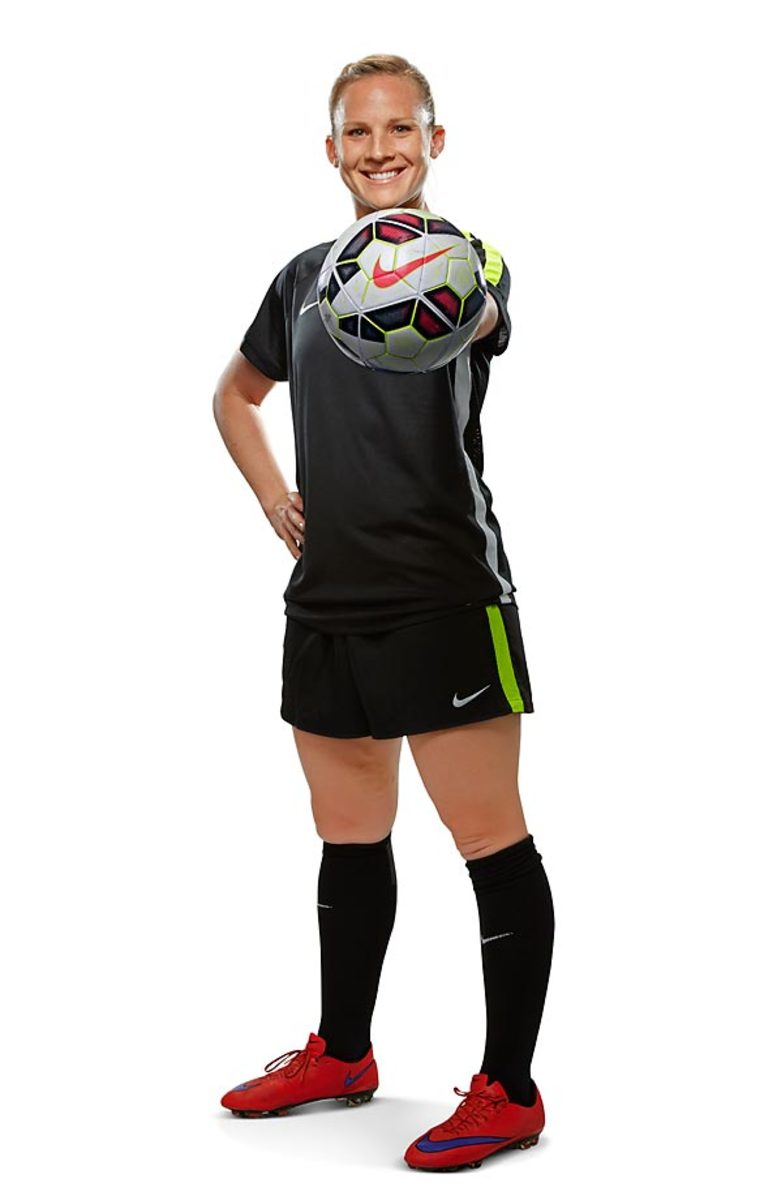 amy-rodriguez-X159570_TK2_1058-raw_mask.jpg